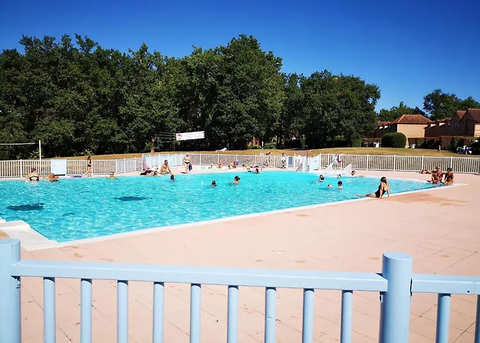 Charmante Maison Duplex En Residence Avec Piscine A Monflanquin