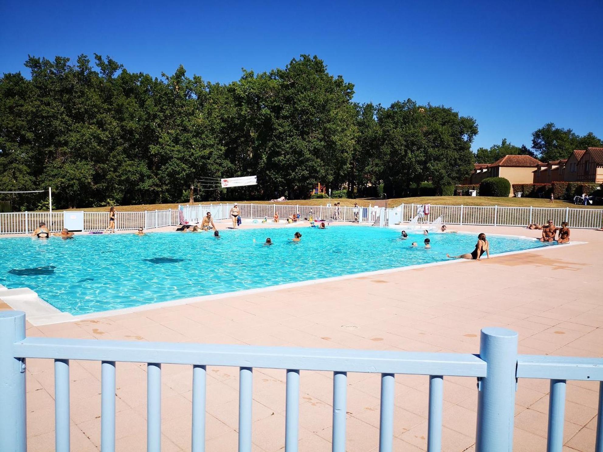 Holiday home Charmante Maison Duplex En Avec Piscine A Monflanquin