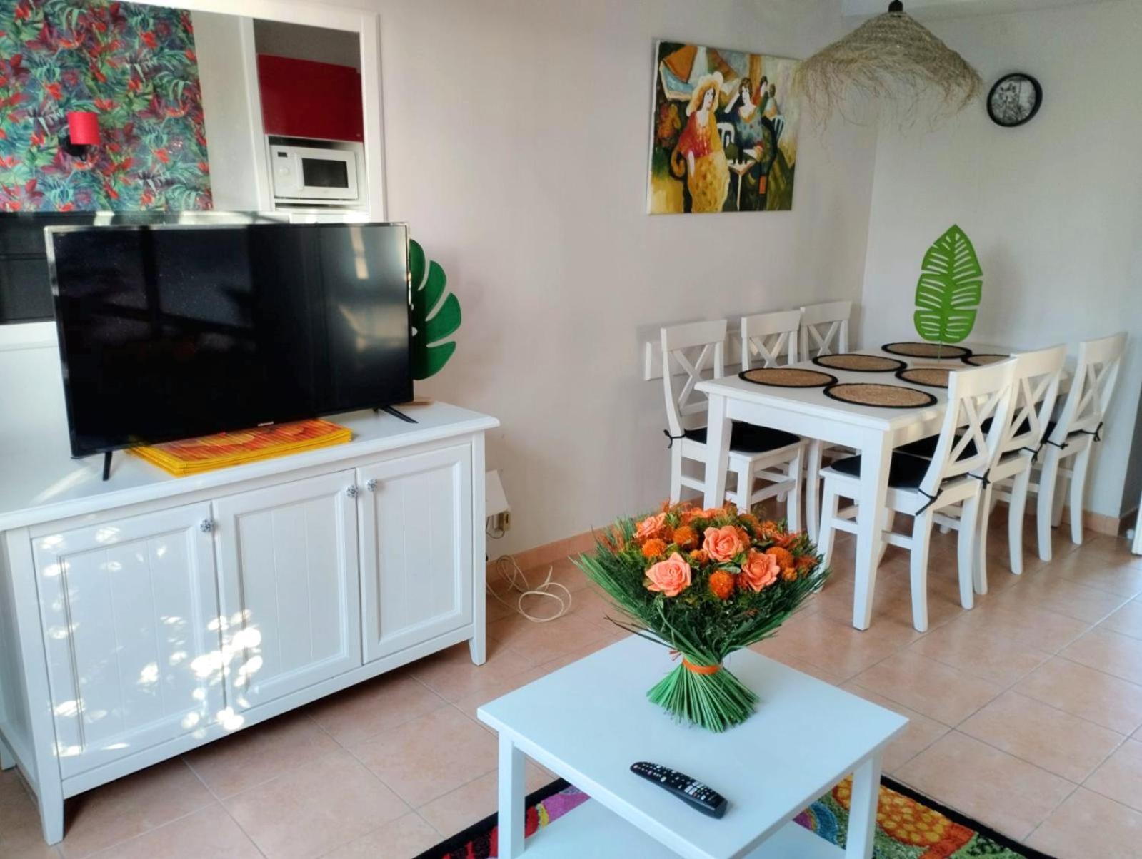 Holiday home Charmante Maison Duplex En Avec Piscine A